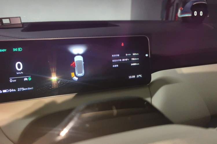 Used Nio ET5T 2025 75 kWh Touring Odometer Close Up