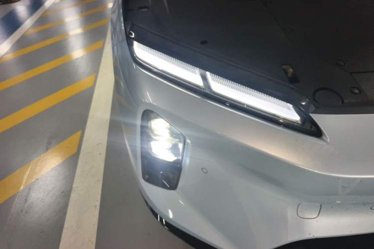 Used Nio ET5T 2025 75 kWh Touring Right Front Headlight