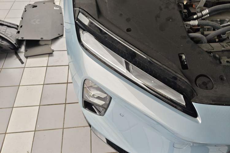 Used Nio ET5T 2025 75 kWh Touring Right Front Headlight