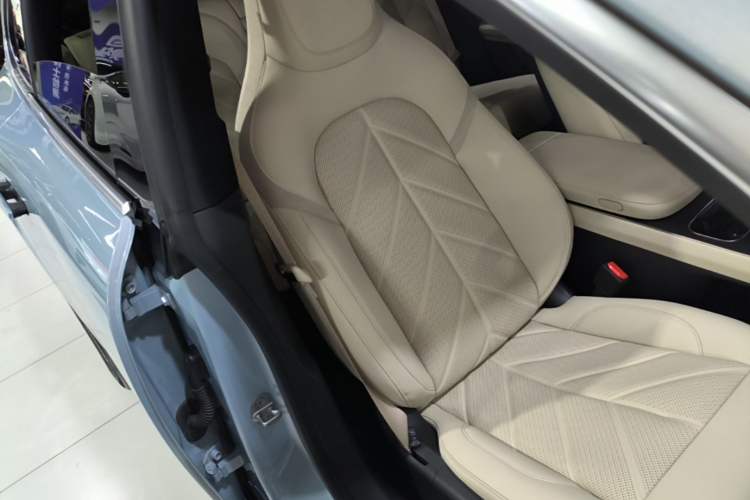 Used Nio ET5T 2025 75 kWh Touring Right Front Seat