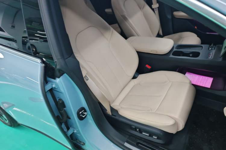 Used Nio ET5T 2025 75 kWh Touring Right Front Seat