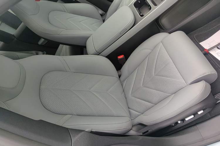 Used Nio ET5T 2025 75 kWh Touring Right Front Seat