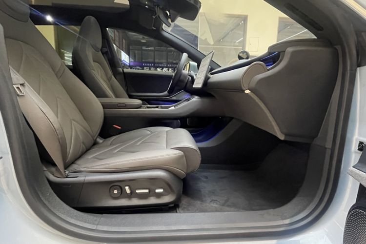 Used Nio ET5T 2025 75 kWh Touring Right Front Seat