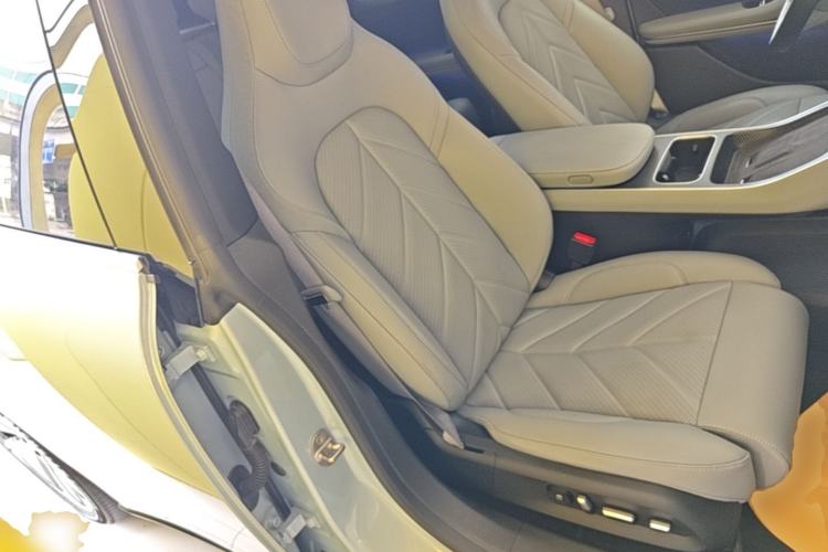 Used Nio ET5T 2025 75 kWh Touring Right Front Seat
