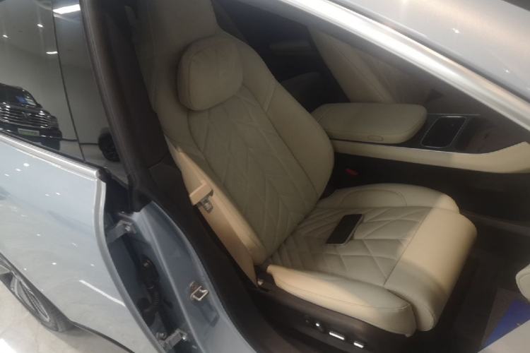 Used Nio ET5T 2025 75 kWh Touring Right Front Seat