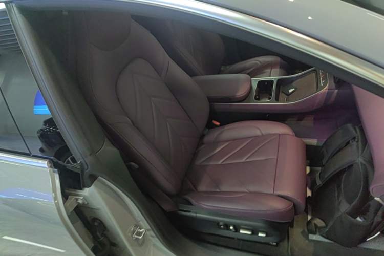 Used Nio ET5T 2025 75 kWh Touring Right Front Seat