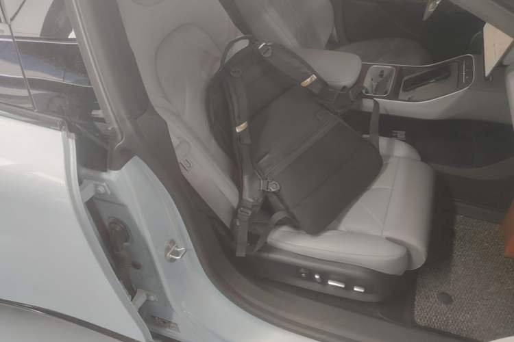 Used Nio ET5T 2025 75 kWh Touring Right Front Seat