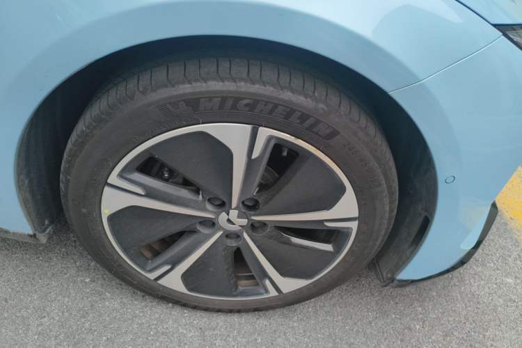 Used Nio ET5T 2025 75 kWh Touring Right Front Wheel Hub
