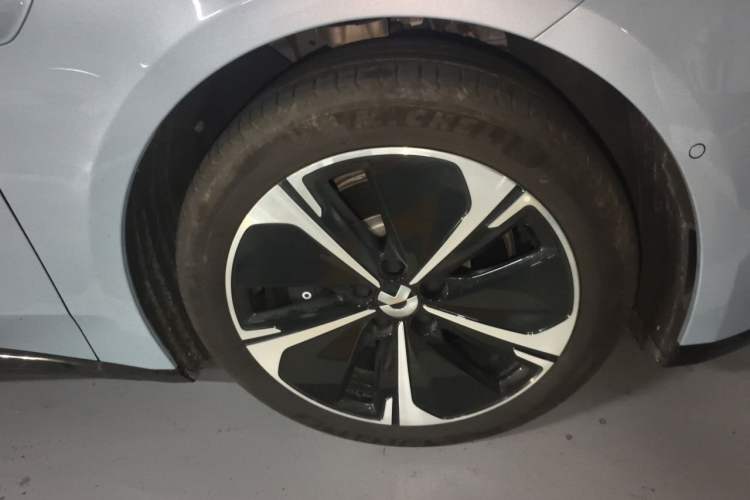 Used Nio ET5T 2025 75 kWh Touring Right Front Wheel Hub