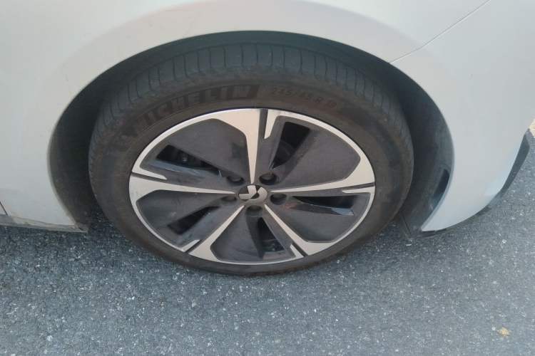 Used Nio ET5T 2025 75 kWh Touring Right Front Wheel Hub