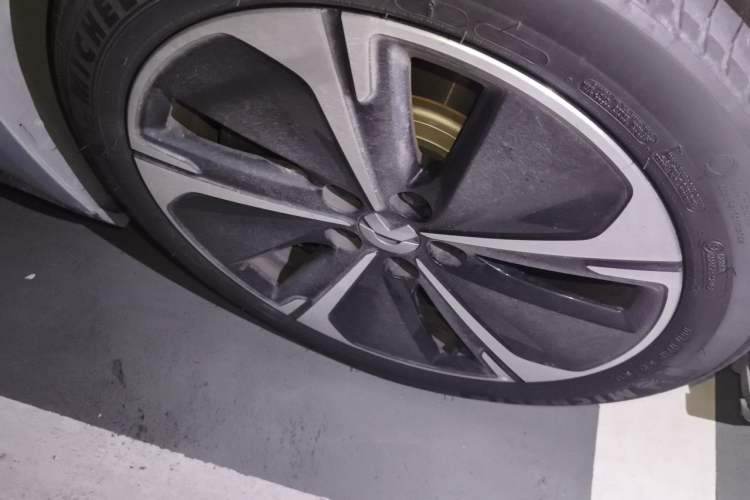 Used Nio ET5T 2025 75 kWh Touring Right Front Wheel Hub