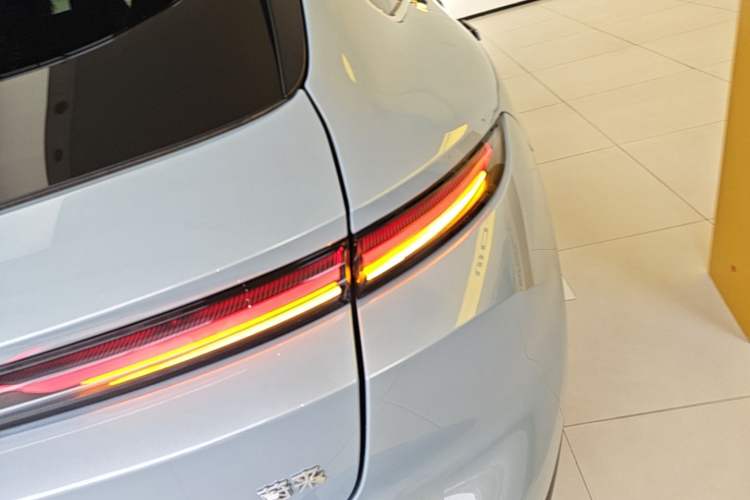 Used Nio ET5T 2025 75 kWh Touring Right Rear Taillight