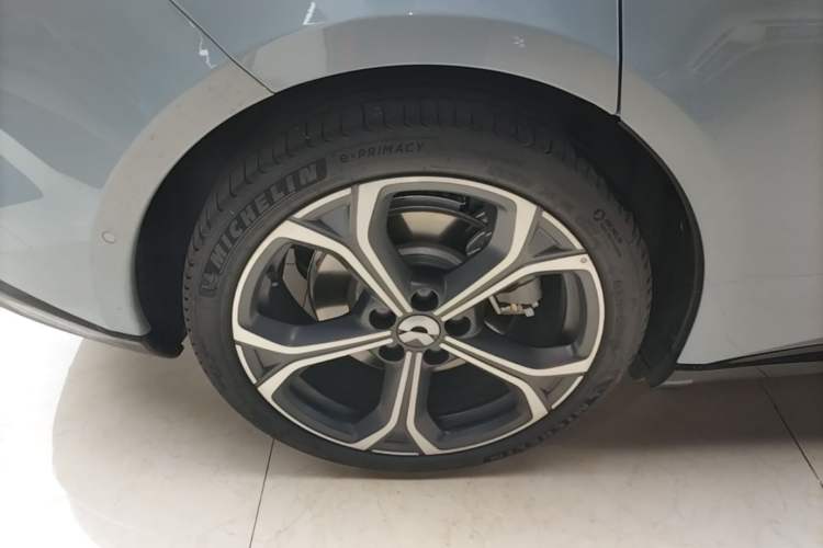 Used Nio ET5T 2025 75 kWh Touring Right Rear Wheel Hub