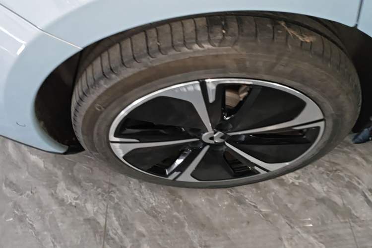 Used Nio ET5T 2025 75 kWh Touring Right Rear Wheel Hub