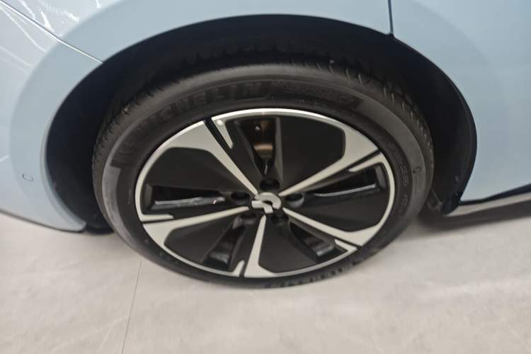 Used Nio ET5T 2025 75 kWh Touring Right Rear Wheel Hub