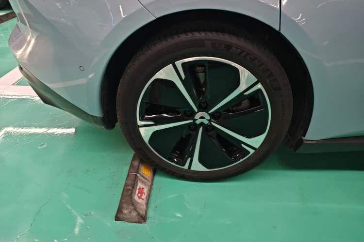 Used Nio ET5T 2025 75 kWh Touring Right Rear Wheel Hub