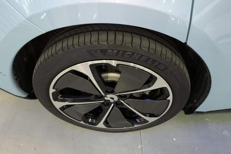 Used Nio ET5T 2025 75 kWh Touring Right Rear Wheel Hub