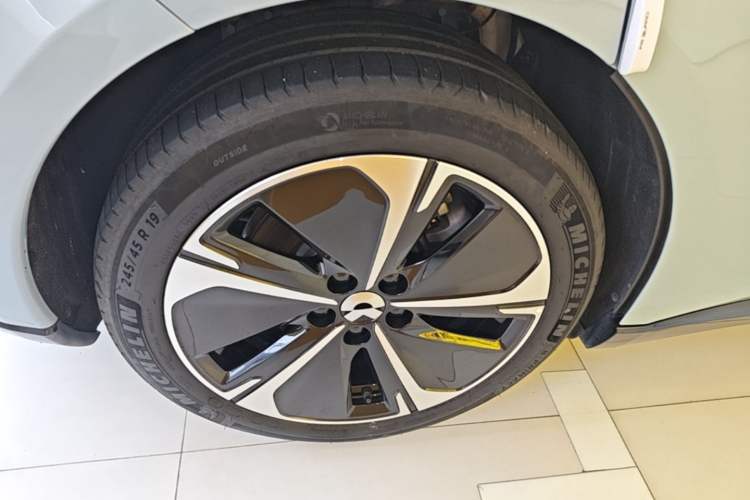 Used Nio ET5T 2025 75 kWh Touring Right Rear Wheel Hub