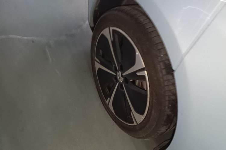 Used Nio ET5T 2025 75 kWh Touring Right Rear Wheel Hub