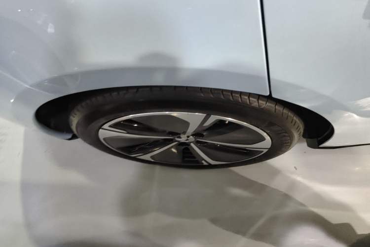 Used Nio ET5T 2025 75 kWh Touring Right Rear Wheel Hub