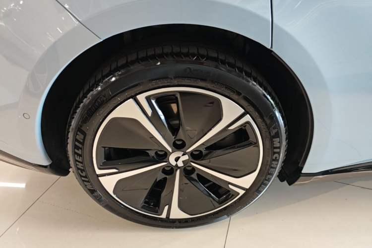 Used Nio ET5T 2025 75 kWh Touring Right Rear Wheel Hub