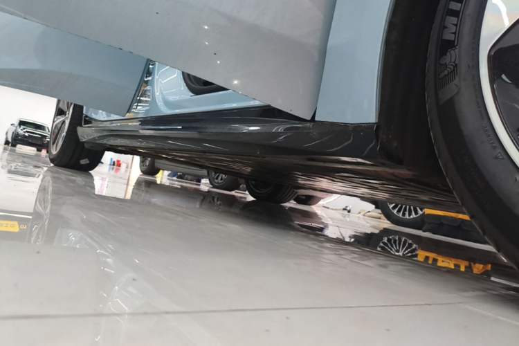 Used Nio ET5T 2025 75 kWh Touring Right Side Sill