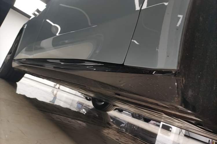 Used Nio ET5T 2025 75 kWh Touring Right Side Sill