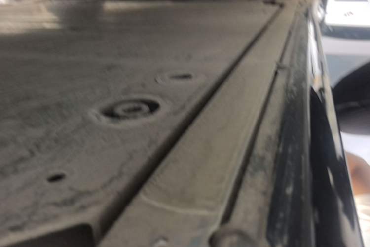 Used Nio ET5T 2025 75 kWh Touring Right Side Sill