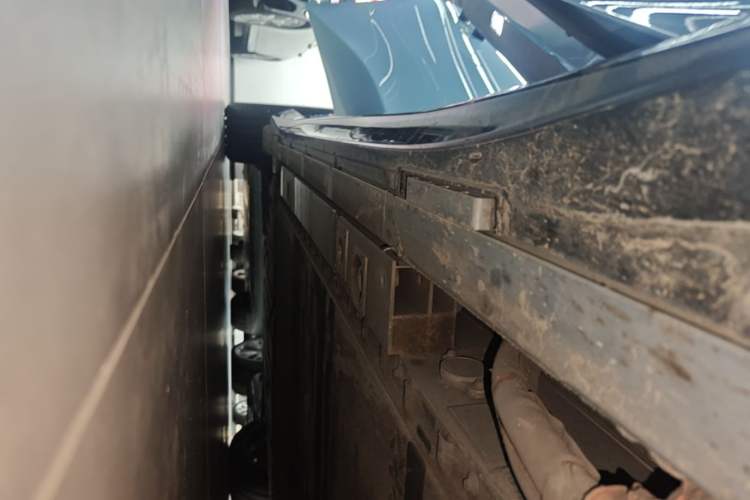 Used Nio ET5T 2025 75 kWh Touring Right Side Sill