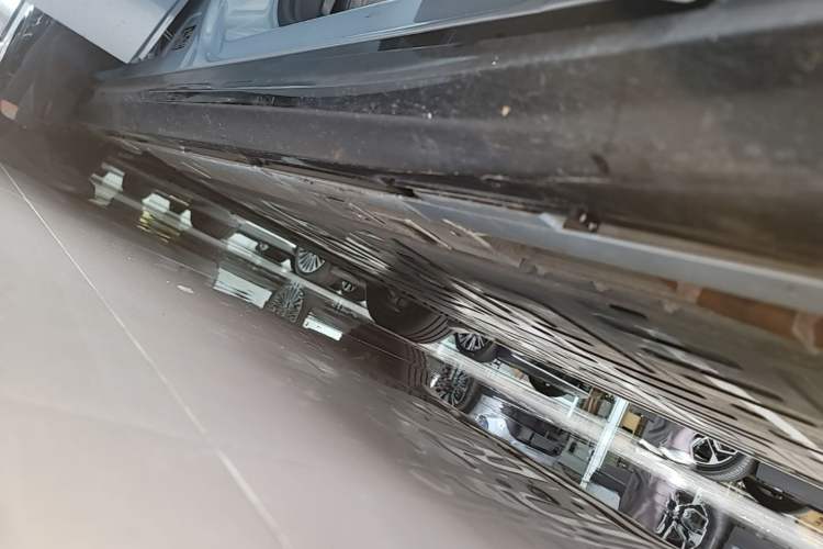 Used Nio ET5T 2025 75 kWh Touring Right Side Sill