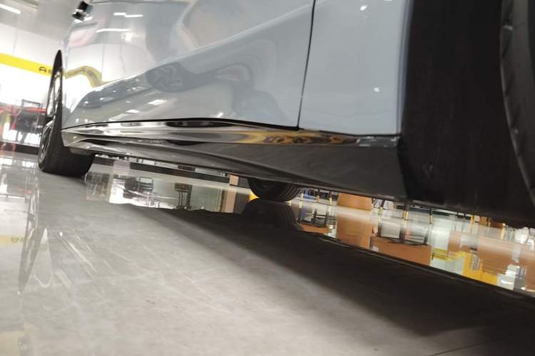 Used Nio ET5T 2025 75 kWh Touring Right Side Sill