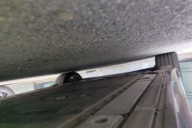 Used Nio ET5T 2025 75 kWh Touring Right Side Sill