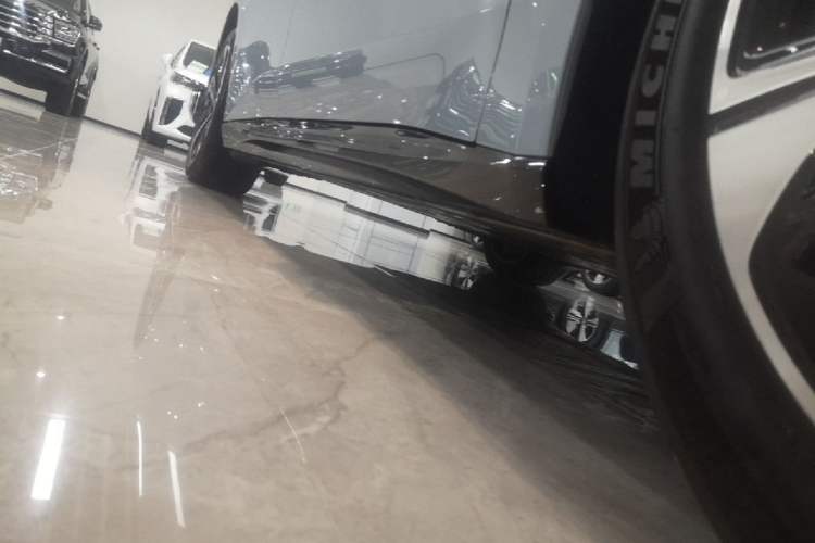 Used Nio ET5T 2025 75 kWh Touring Right Side Sill