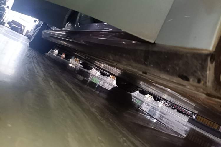 Used Nio ET5T 2025 75 kWh Touring Right Side Sill