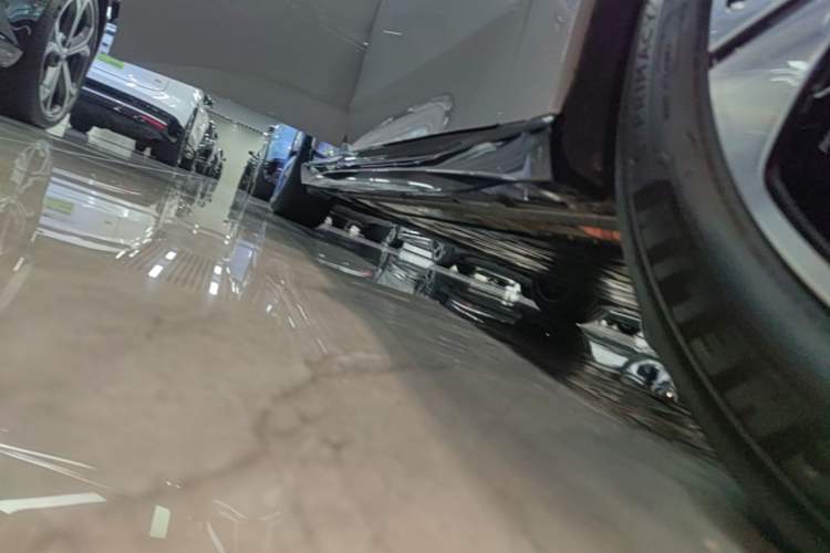 Used Nio ET5T 2025 75 kWh Touring Right Side Sill