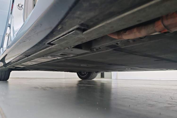 Used Nio ET5T 2025 75 kWh Touring Right Side Sill