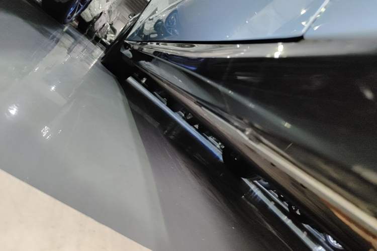 Used Nio ET5T 2025 75 kWh Touring Right Side Sill