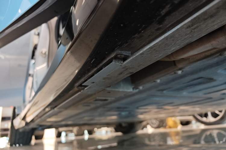 Used Nio ET5T 2025 75 kWh Touring Right Side Sill