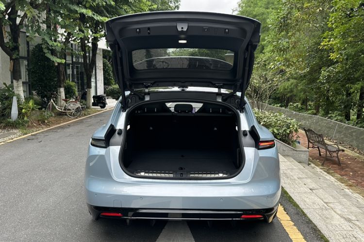 Used Nio ET5T 2025 75 kWh Touring Trunk