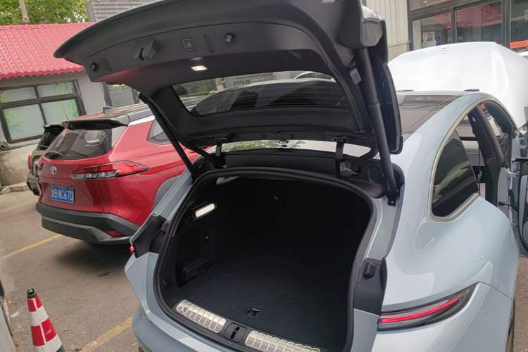 Used Nio ET5T 2025 75 kWh Touring Trunk