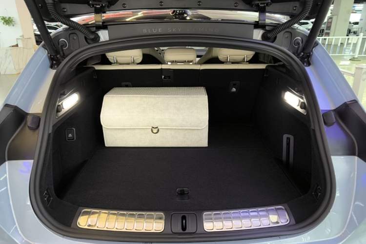 Used Nio ET5T 2025 75 kWh Touring Trunk