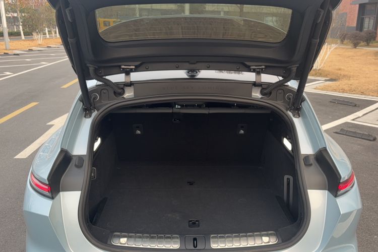 Used Nio ET5T 2025 75 kWh Touring Trunk