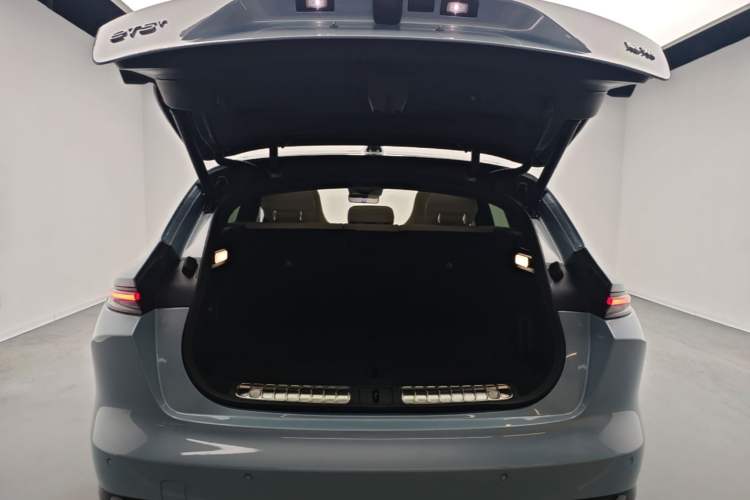 Used Nio ET5T 2025 75 kWh Touring Trunk