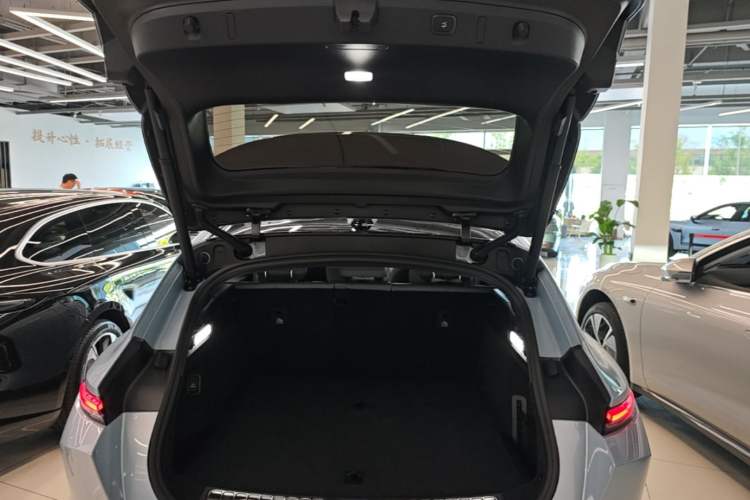 Used Nio ET5T 2025 75 kWh Touring Trunk