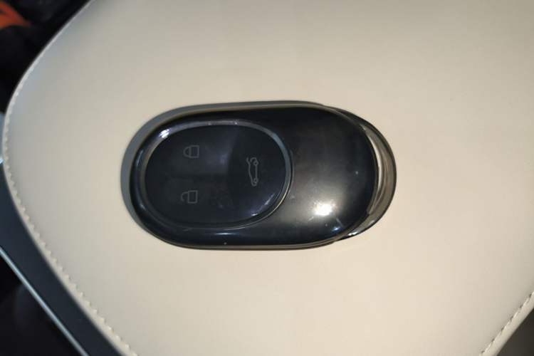 Used Nio ET5T 2025 75 kWh Touring Vehicle Key