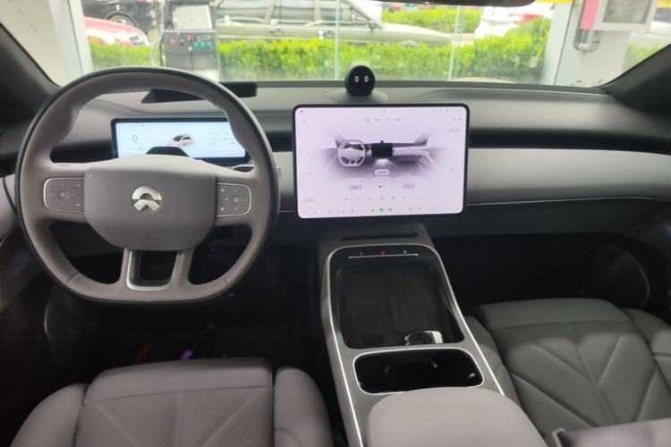 Used Nio ET5T 2025 75 kWh Touring Center Console