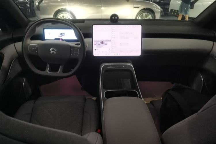 Used Nio ET5T 2025 75 kWh Touring Center Console