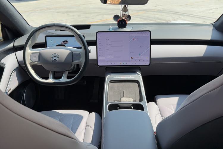 Used Nio ET5T 2025 75 kWh Touring Center Console