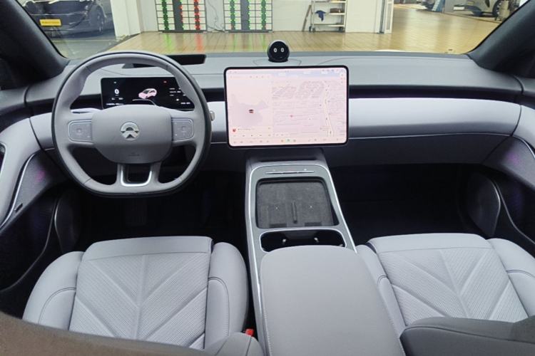 Used Nio ET5T 2025 75 kWh Touring Center Console