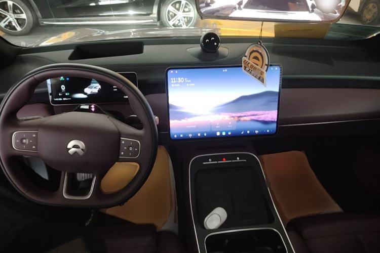 Used Nio ET5T 2025 75 kWh Touring Center Console